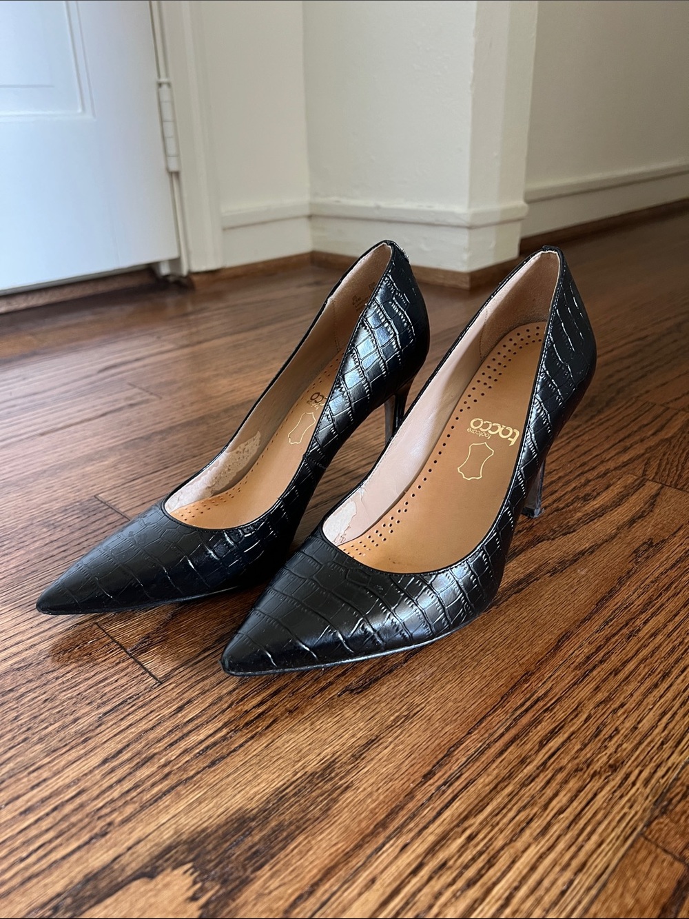 Sam Edelman Black Pointed Toe Croc-Embossed Pumps - Picture 2 of 6